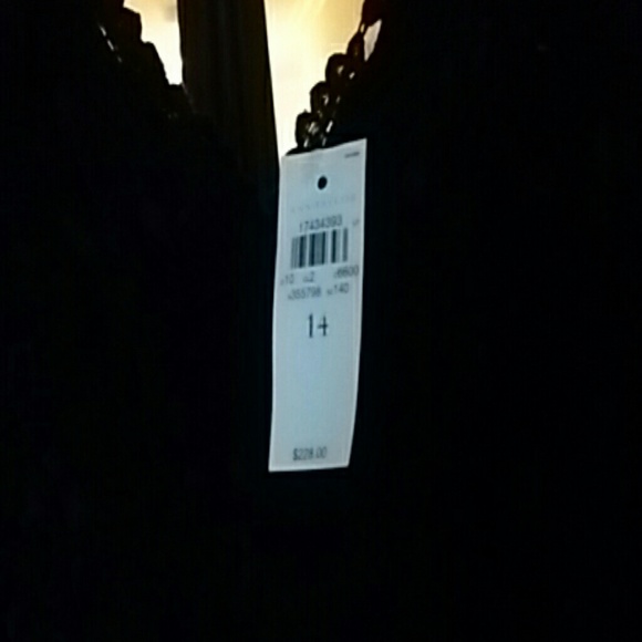 Dress - Picture 3 of 4